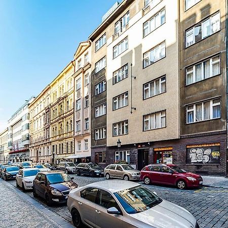 Cozy Old Town Stay - 1-Bedroom Apartment Прага Экстерьер фото