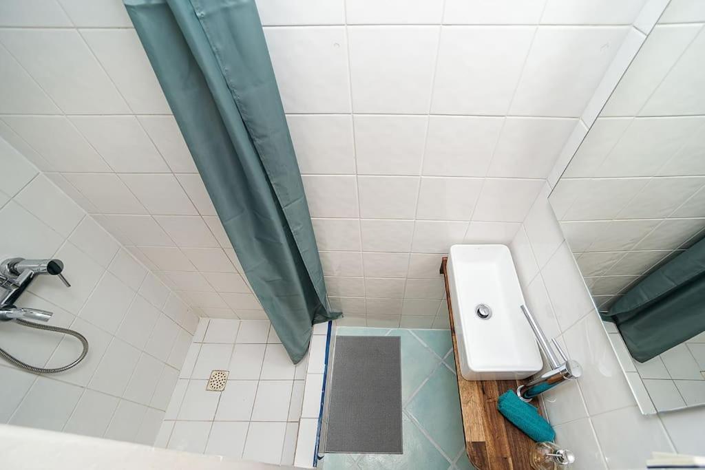 Cozy Old Town Stay - 1-Bedroom Apartment Прага Экстерьер фото